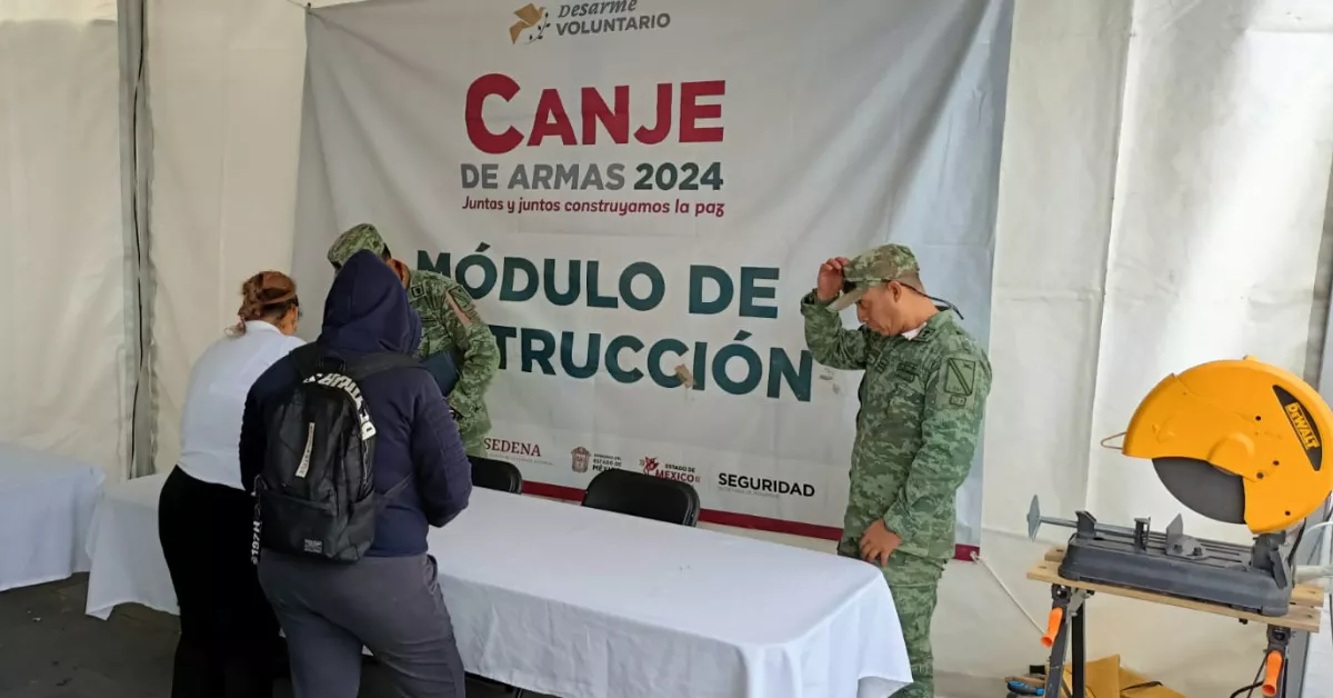 Mexiquenses armados cambian pistolas por dinero en Neza: Crónica