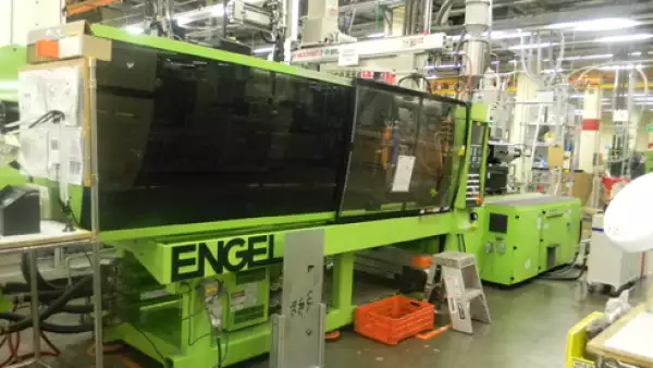 Esta es una m�quina de inyecci�n de pl�stico marca Engel de 36 x 36 pulgadas. Su precio se dar� a conocer en la subasta de diciembre.