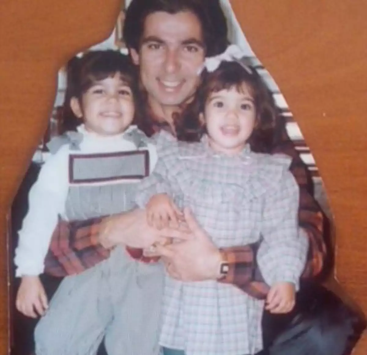 Además compartió una foto en la que aparecen con su papá.