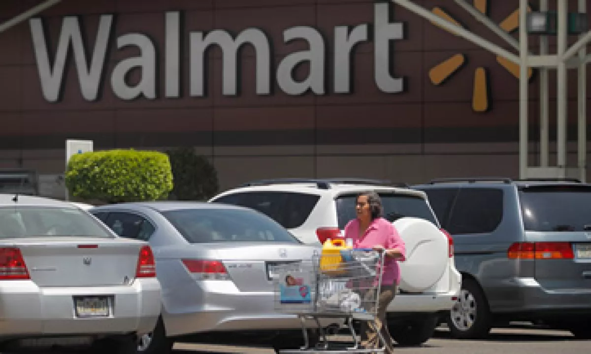Walmart se había negado a reinstalar a los empacadores mayores hasta que hubiese riesgo sanitario mínimo. 