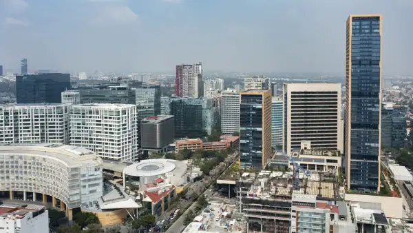 Imagen aérea del corredor inmobiliario Polanco en la Ciudad de México. 