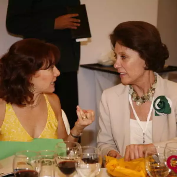 Paulina Villalobos, Eliza González