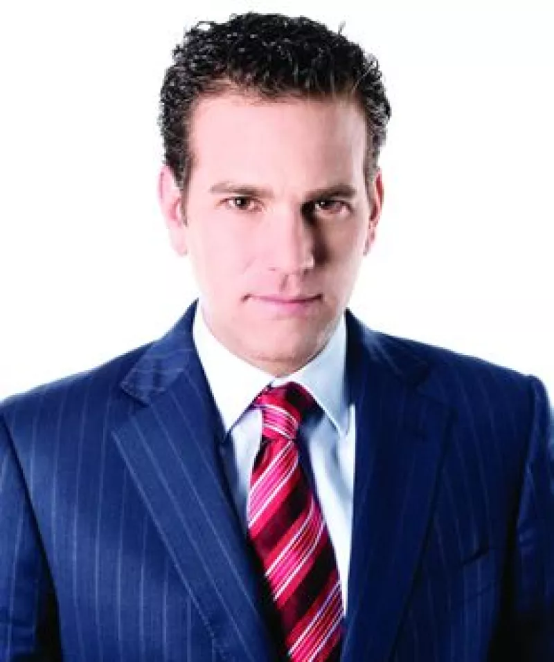 Fue un niño de dieces, le gustaba estar en todo: declamaba, daba catecismo, tocaba guitarra, participaba en el coro... Presentamos su primer amor, las manías y pasiones del carismático periodista.