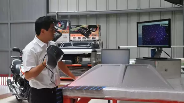 Con un esc�ner 3D digitalizan superficies para trabajarlas en la computadora.