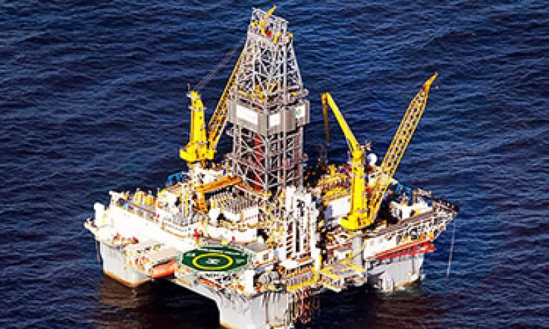 Alrededor de 50 torres de perforación y plataformas petroleras han sido evacuadas.  (Foto: Cortesía CNNMoney)