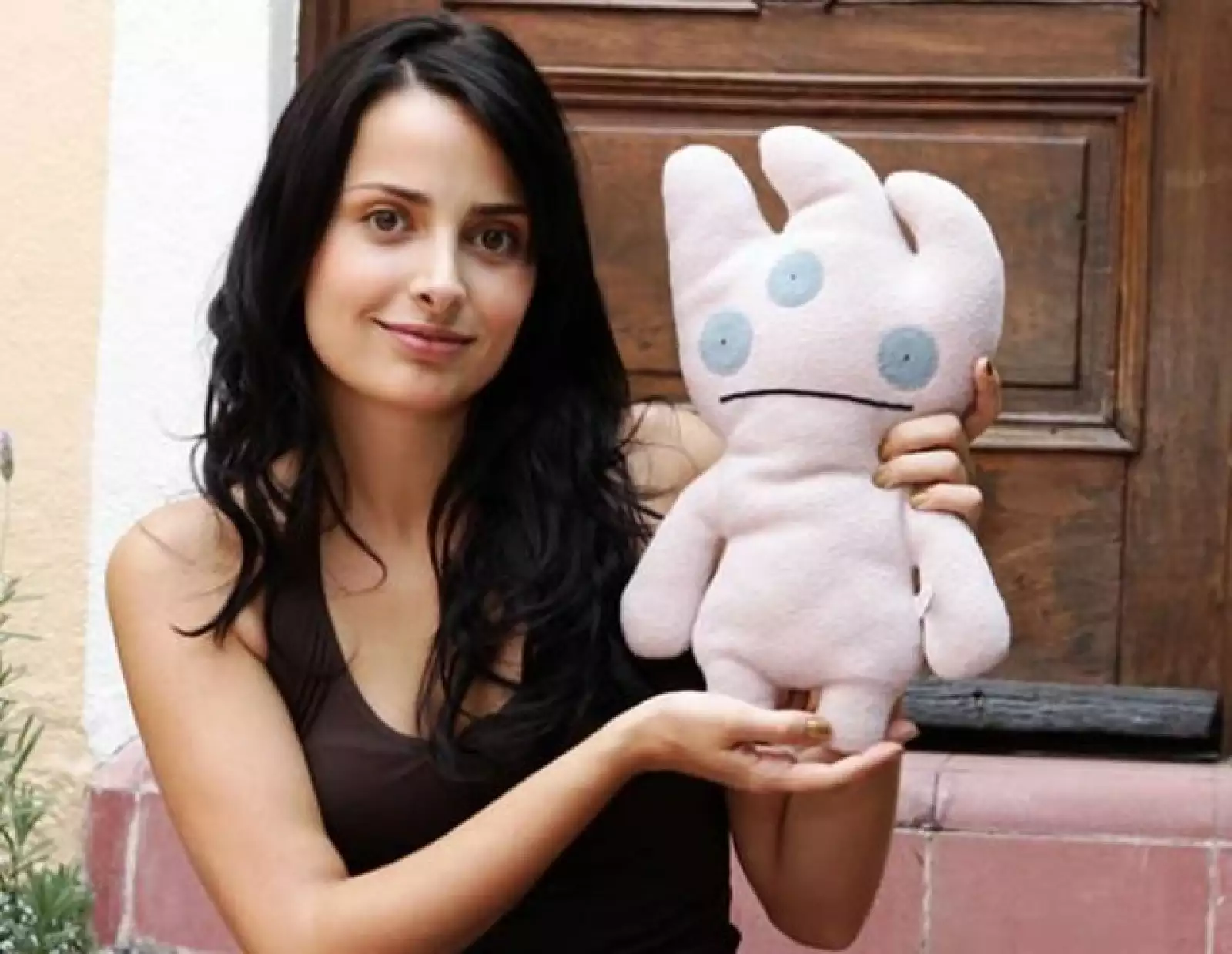 Para Marimar Vega las muñecas siempre fueron su juguete favorito, ya que le ayudaban a hacerse la ilusión de que era adulta y podía con la responsabilidad de tener un hijo.