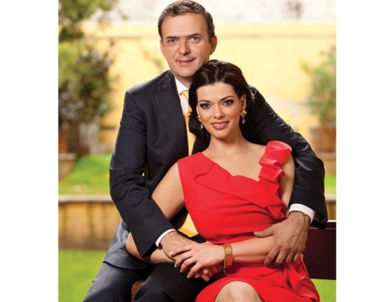 Marcelo Ebrard y Rosalinda Bueso se casarán por lo civil hoy por la noche.