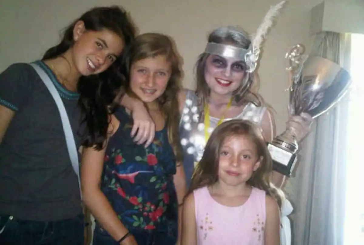 Paulina, hija de Peña Nieto, Fernanda y Regina, hijas de Angélica, apoyaron a Sofía.