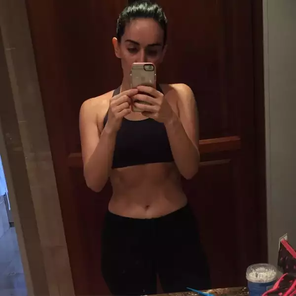 No tiene de qué preocuparse y es que sus constantes horas en el gym la hacen lucir siempre guapa.