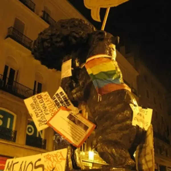 España - indignados - escudo