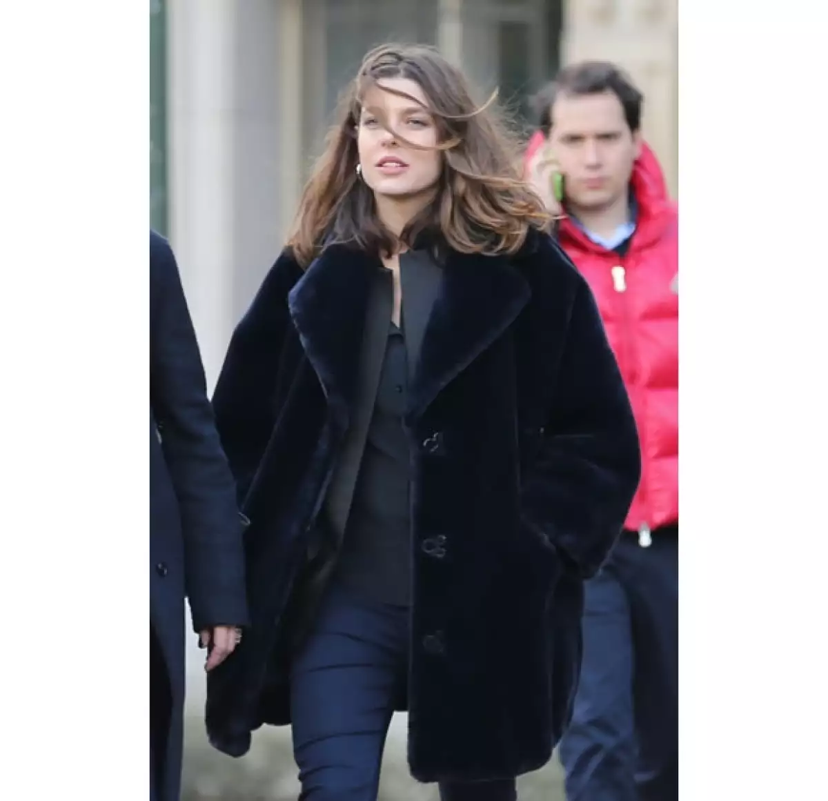 Su bebé, Raphaël Elmaleh, no tiene ni un mes de nacido, pero la hija de Carolina de Mónaco ha vuelto a su vida normal y se le ve tan guapa como siempre, sonriente y con mucho estilo.