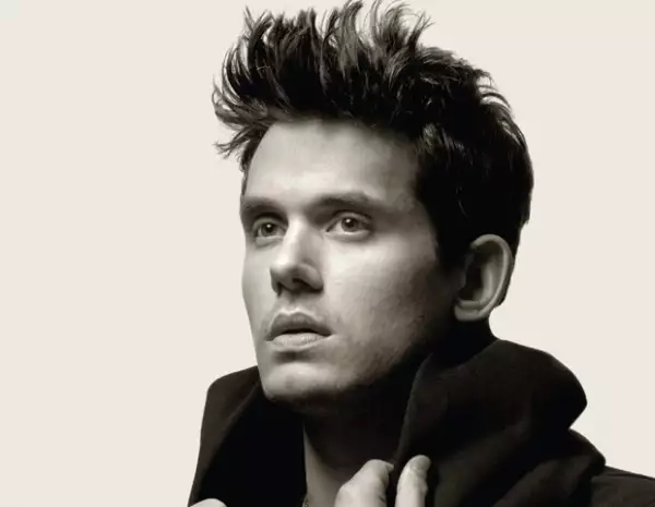 El primer éxito de John fue la canción Your body is wonderland.