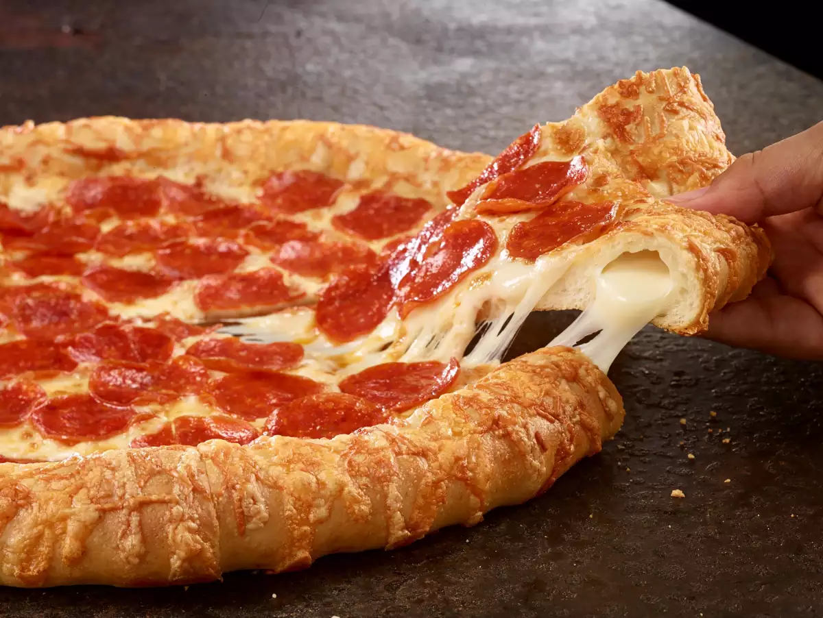 Pizza Hut can't cash in on Papa John's problems