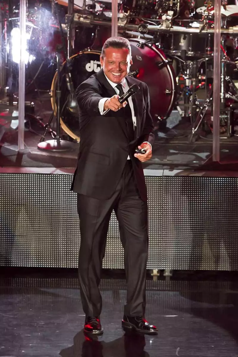 Por primera vez, el médico del cantante mexicano da una declaración sobre su condición y niega los rumores de abusos de sustancias.