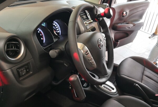 Nissan Versa Hand Control lado.jpg