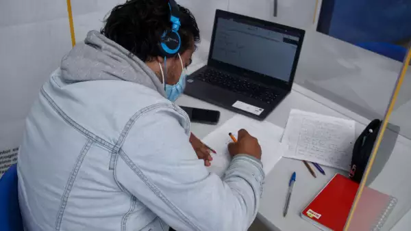 PC PUMA en la Facultad de Estudios Superiores (FES) Acatlán de la Universidad Nacional Autónoma de México (UNAM) abrió el primer Centro de Acceso.