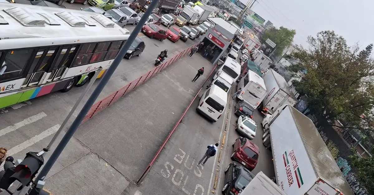 Accidente en la autopista México-Querétaro provoca caos vial por tercer día 