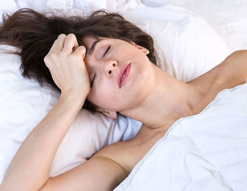 El snooze no sólo te hace despertar más cansada, pero también lucir apagada.