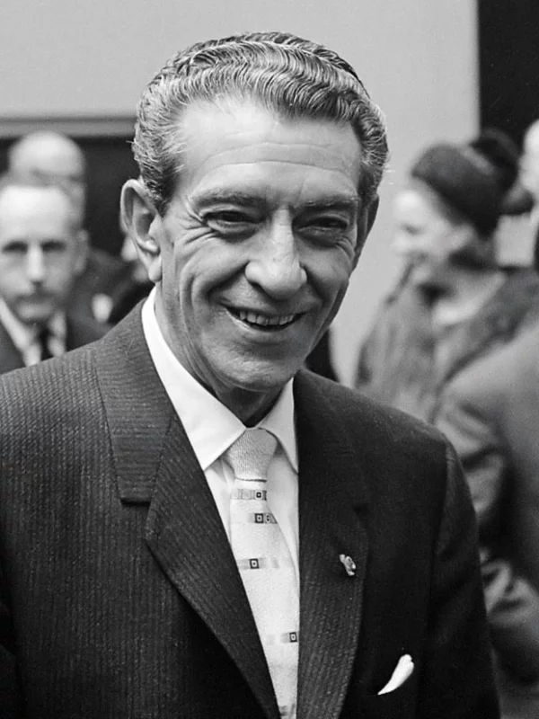 Adolfo López Mateos durante la inauguración del autódromo.