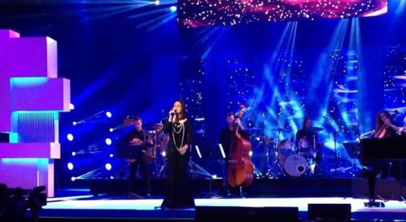 La artista invitada a los Premios fue Gloria Estefan.