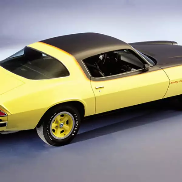 La primera generación de este vehículo salió a la venta en 1966, para competir directamente con el Ford Mustang. Estaba disponible en dos versiones, manual de 4 velocidades y automática de 3 posiciones.