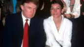 Ghislaine Maxwell y Donald Trump aparecen en esta imagen publicada por el Departamento de Justicia en Washington, D.C., EE. UU., el 23 de diciembre de 2025 como parte de un nuevo tesoro de documentos de sus investigaciones sobre el difunto financiero y delincuente sexual convicto Jeffrey Epstein.