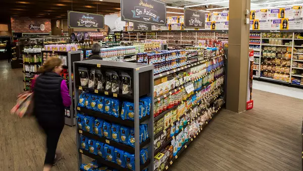 Ventas minoristas en Estados Unidos superan expectativas y suben 1.7% en octubre
