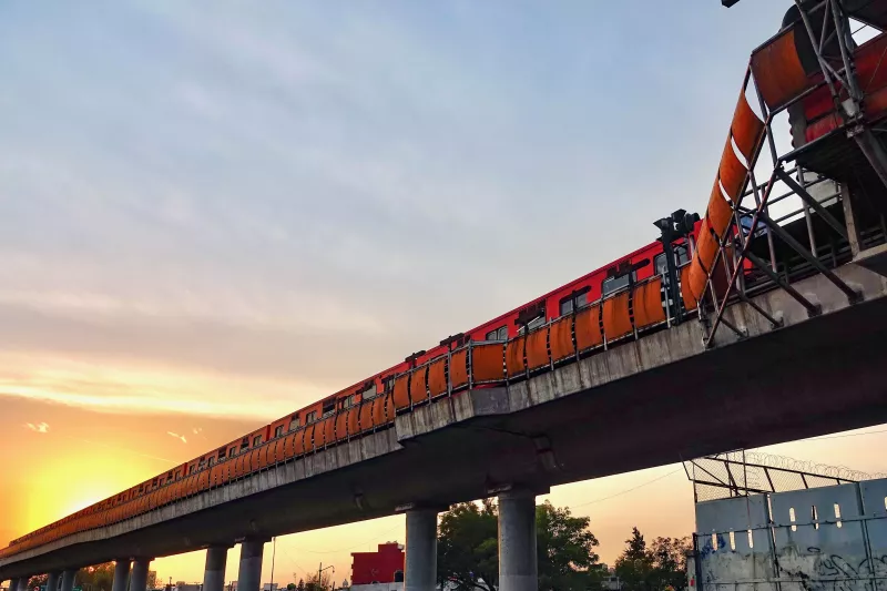 Línea B del Metro CDMX reanuda servicio tras apagón; ¿qué pasó?  