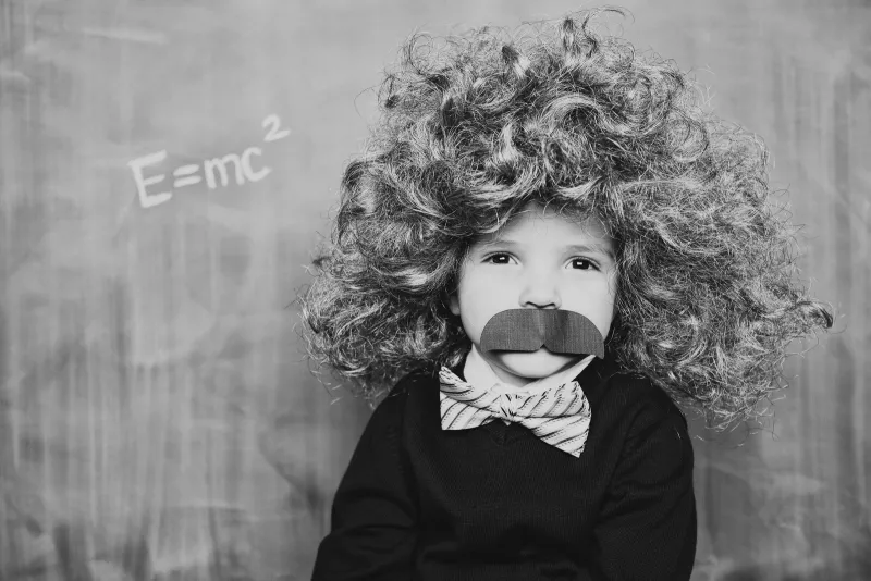 niño disfrazado de einstein