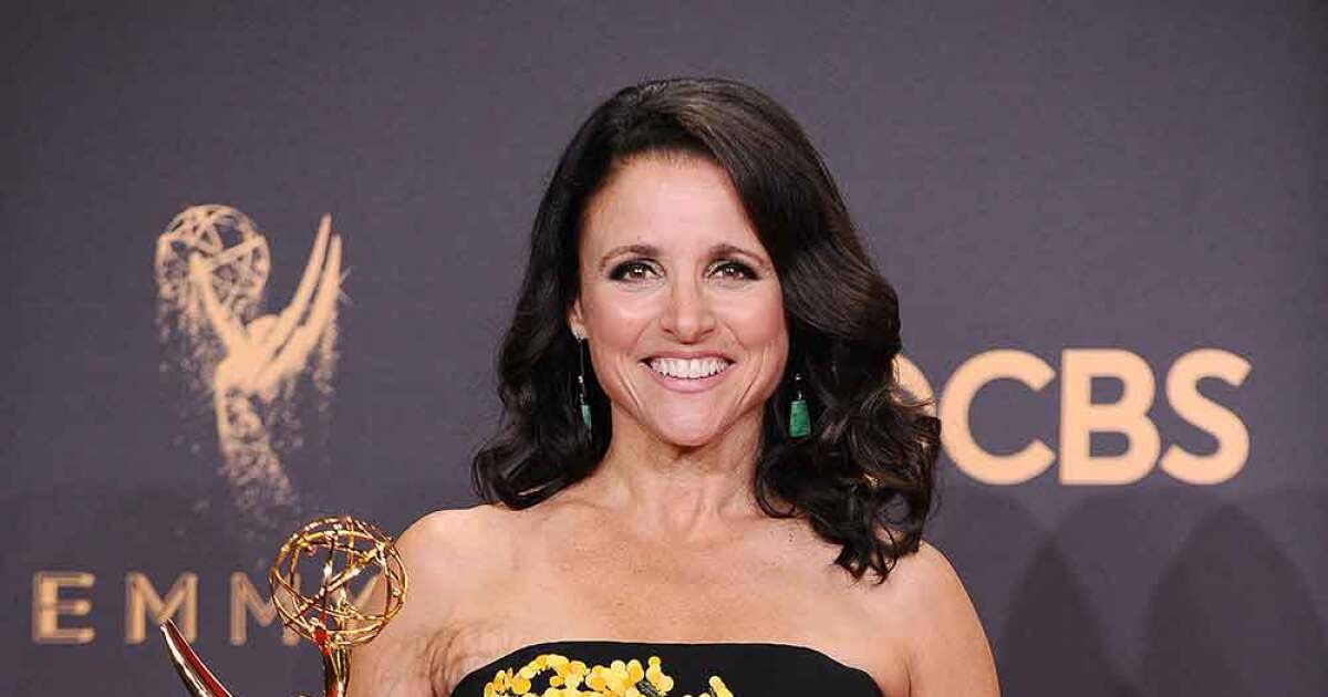 En vísperas de navidad Julia Dreyfus continua su lucha contra el cáncer