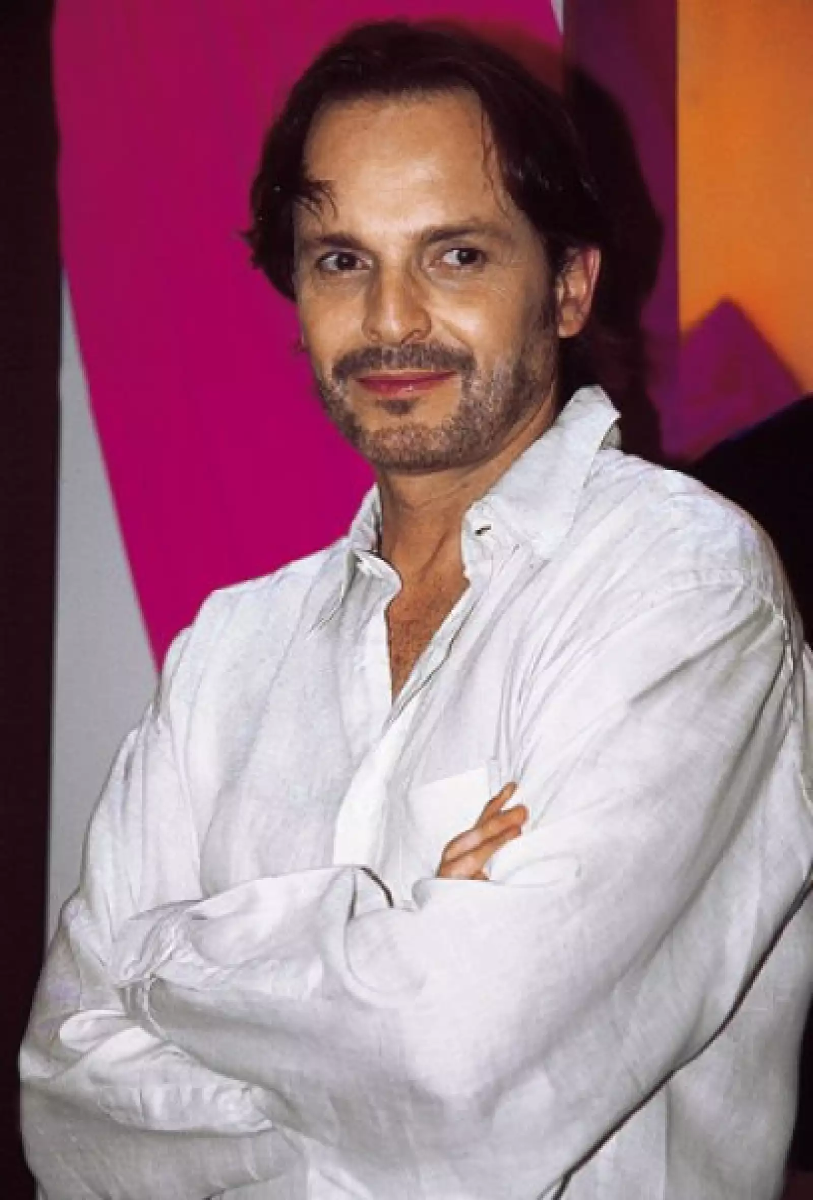 2001. 45 años. Apareció su disco `Sereno´, uno de los más comerciales de su carrera.