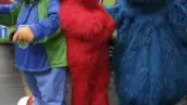 Los anuncios, que comenzaron a transmitirse el miércoles por Televisa, exhortan a los niños a decirle a sus padres si se sienten enfermos, a no ir a la escuela ni salir de casa.