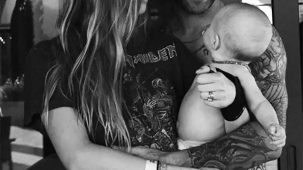 Behati Prinsloo y Adam Levine