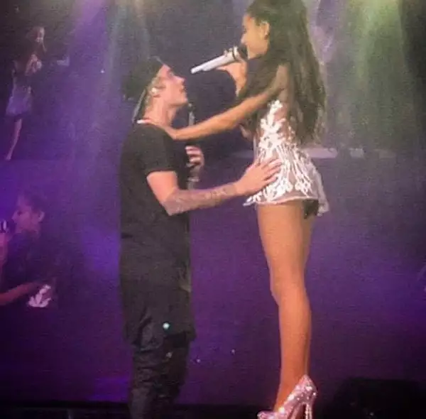 El cantante publicó una foto en Instagram para agradecer la invitación de Ariana.