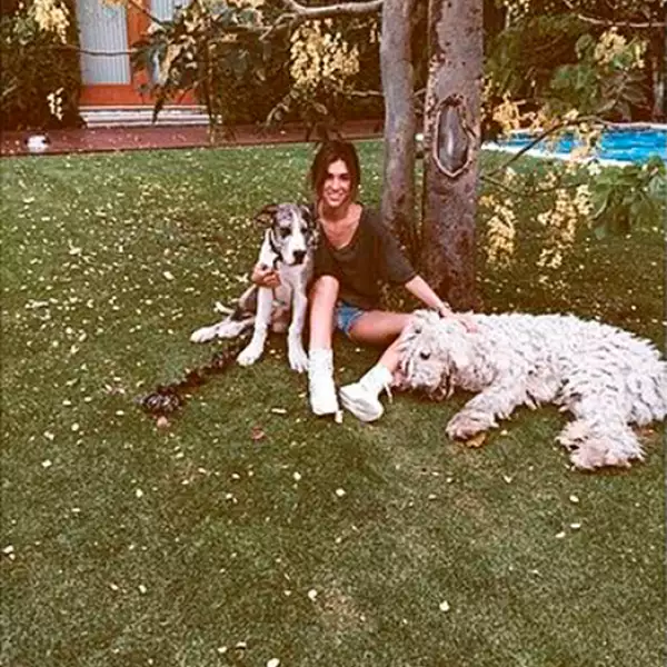 Karla, rodeada de Kalum y Kush.