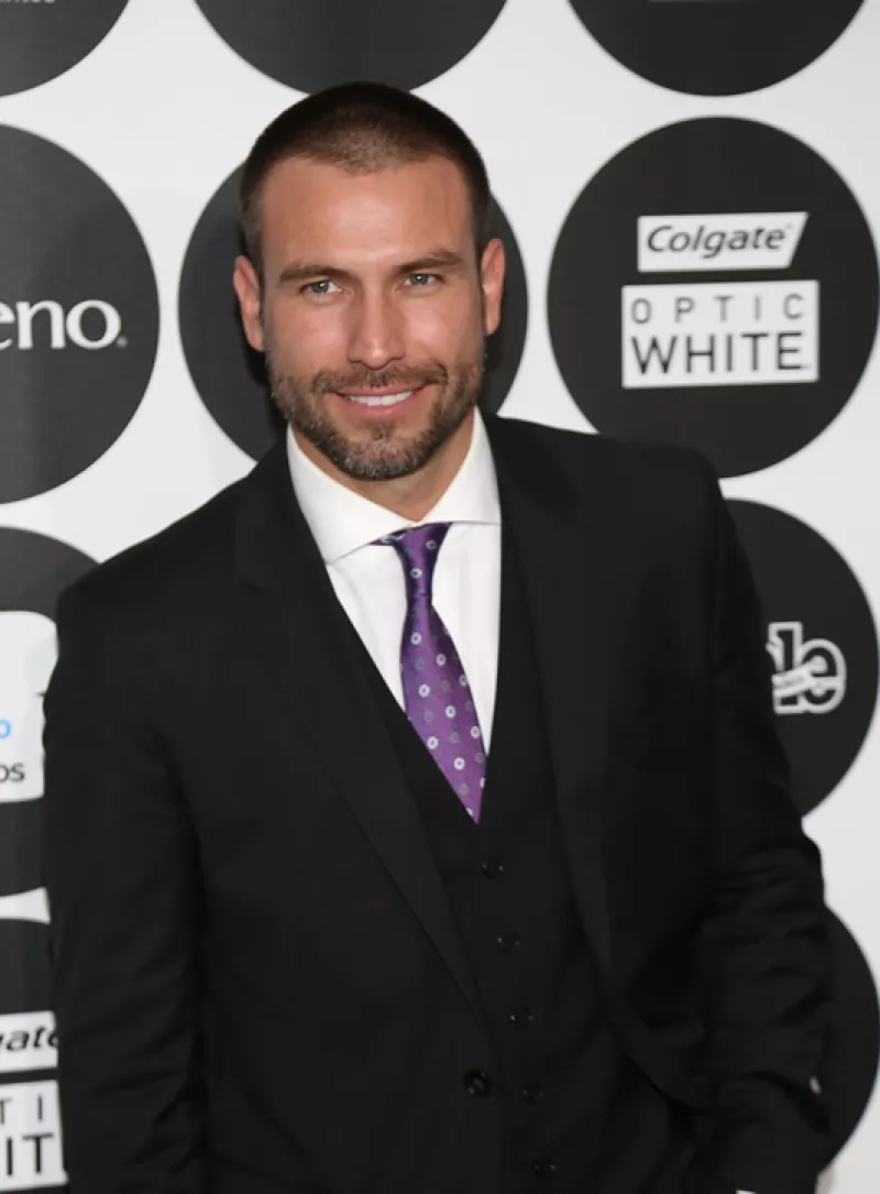 El actor compartió que además de actor, ahora tiene una nueva faceta como empresario, los diseños se venderán en su ciudad natal.