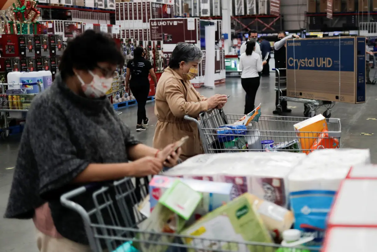 (Fila ara pagar en un supermercado)