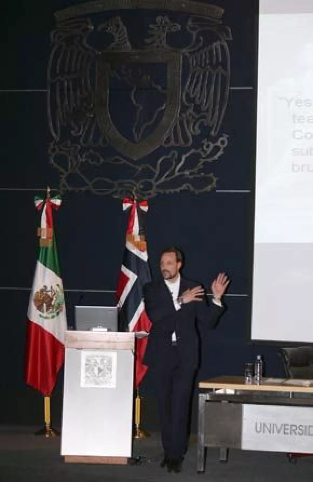 Ante la presencia de Haakon Magnus y Mette-Marit, fue inaugurada hoy la muestra "Kristin Jarmund. Obra escogida", de la arquitecta noruega Kristin Jarmund, en la UNAM.