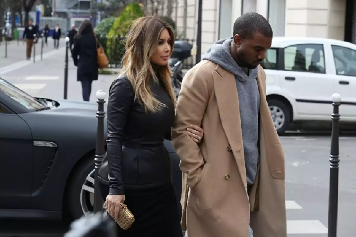 La famosa celebridad quiere saludar a sus seguidores tras su enlace con Kanye West al estilo de las princesas europeas.