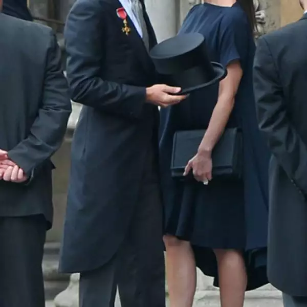 ¿Qué decir de Victoria Beckham? A quien nunca hemos visto sin tacones y es común verla con sus Louboutins.