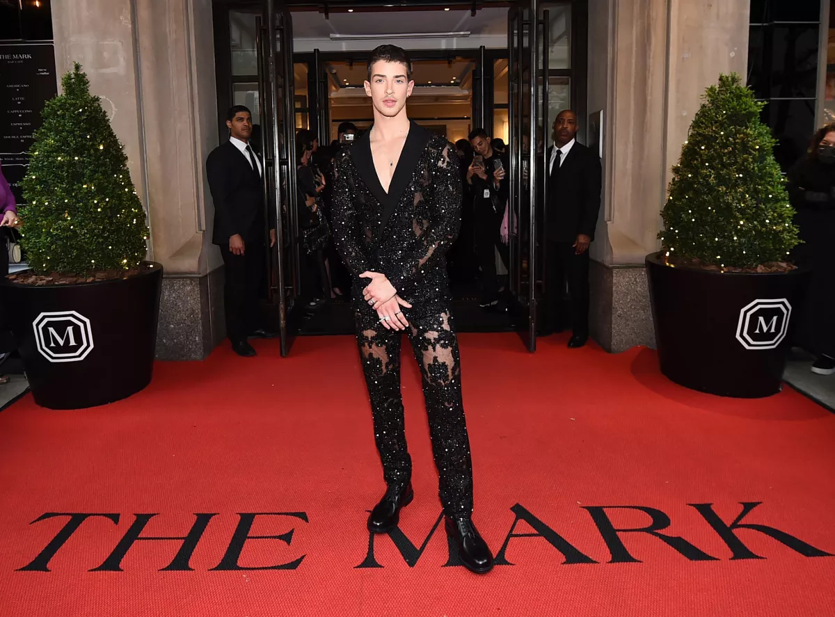 Manu Ríos MET GALA