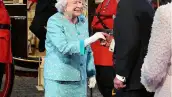 La reina asistió a un gran espectáculo de 90 minutos, en donde actuaron varios artistas como Kilye Minogue, James Blunt entre otros.