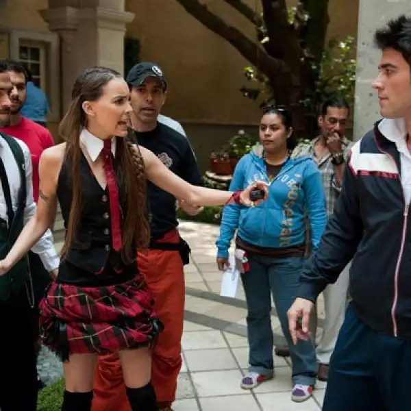 Sebastián y Pedro buscan el amor de Valentina, quien debe mediar para que ninguno salga lastimado.