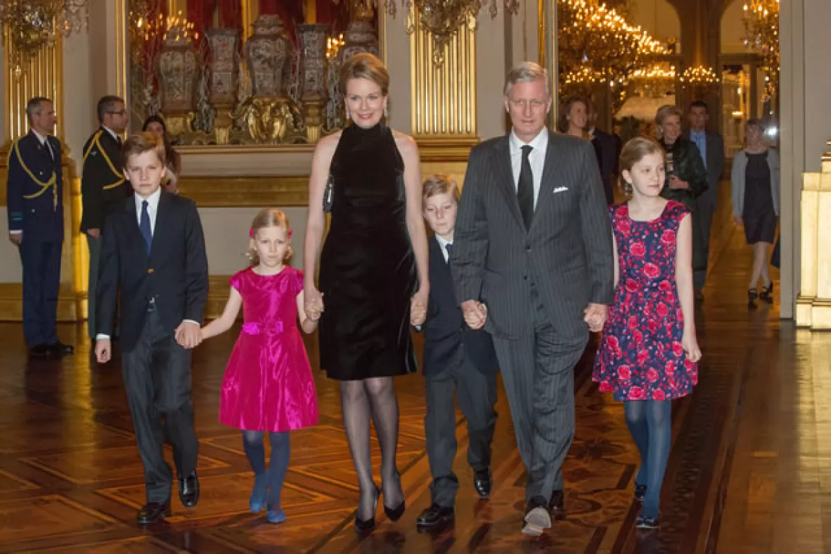 Bélgica cuenta con el rey de los belgas Felipe, quien a su abdicación cedería el trono a la pequeña Isabel de tan solo 12 años.