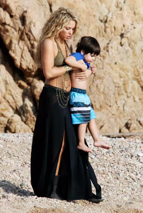 Shakira es una mamá pendiente de sus hijos.