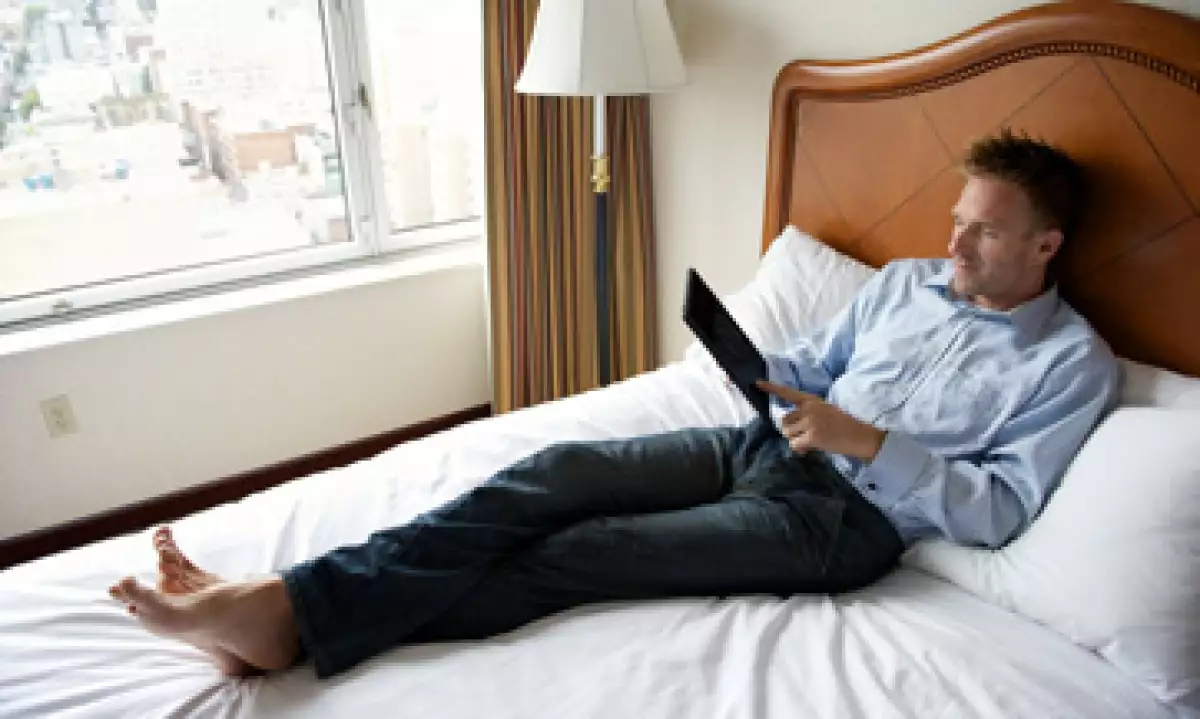 Las empresas buscan que sus empleados se desconecten totalmente del trabajo cuando se encuentren en sus días de descanso. (Foto: iStock by Getty Images )