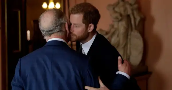 principe-harry-se-reencuentra-rey-carlos.jpg