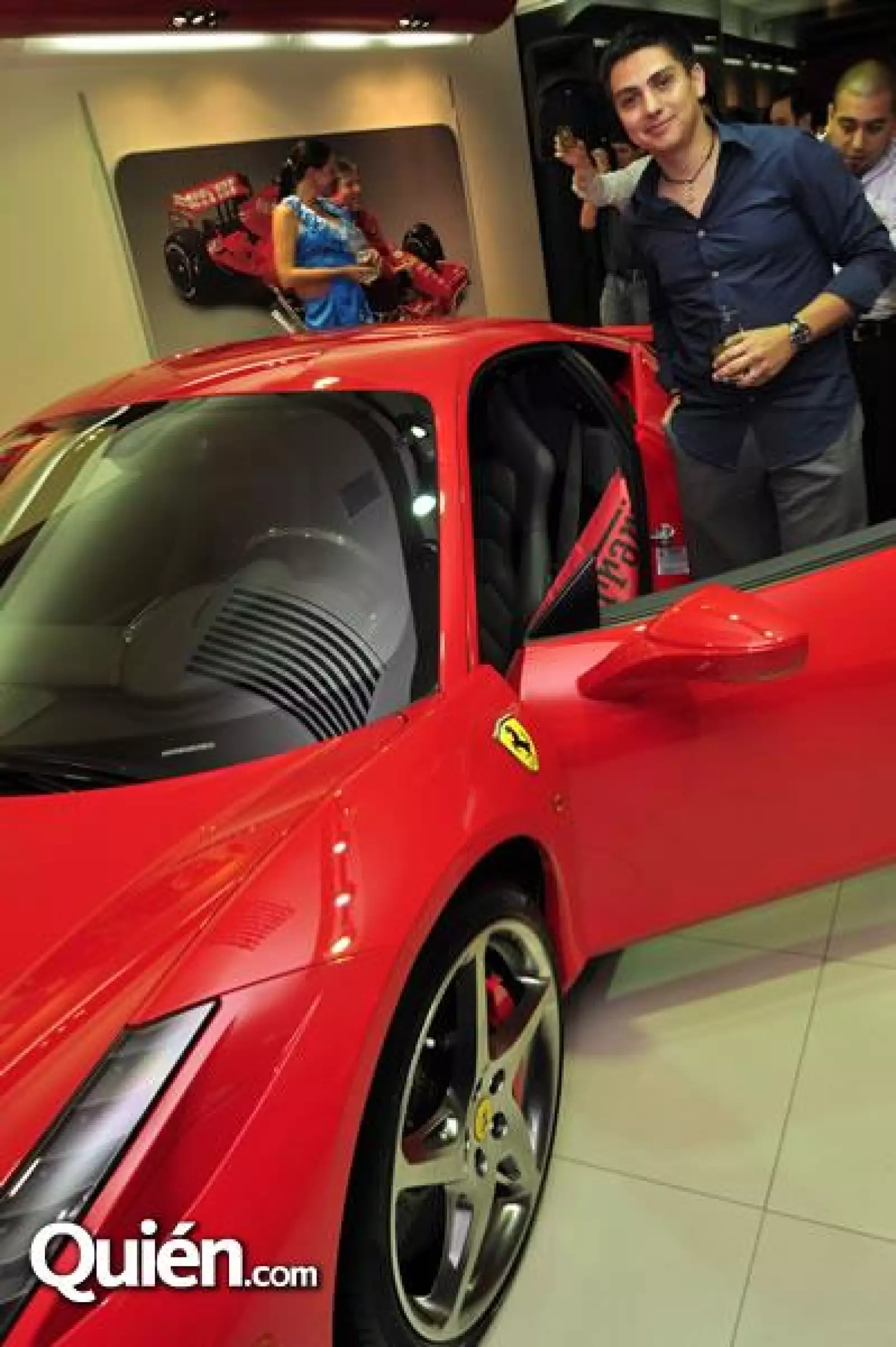 Presentaci?el Ferrari 458