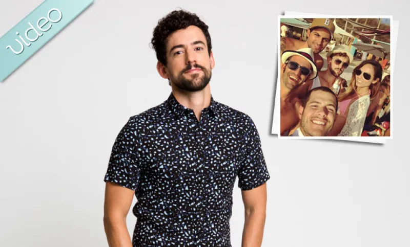 El actor de Club de Cuervos pasa unos días en la playa junto a Renato López y Alfonso Dosal, además Salma Hayek presume amistad con Penélope Cruz y Kim Kardashian se divierte con North.