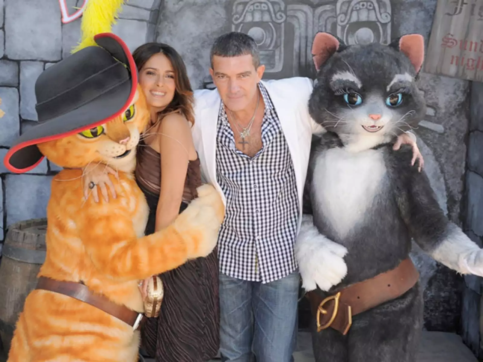 En `Gato con botas´ hace la voz de la gatita Kitty Softpaws, de quien se enamorará el personaje interpretado por Antonio Banderas.